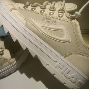 Fila Woman’s Disruptor Court Leather Athletic Size 8.5